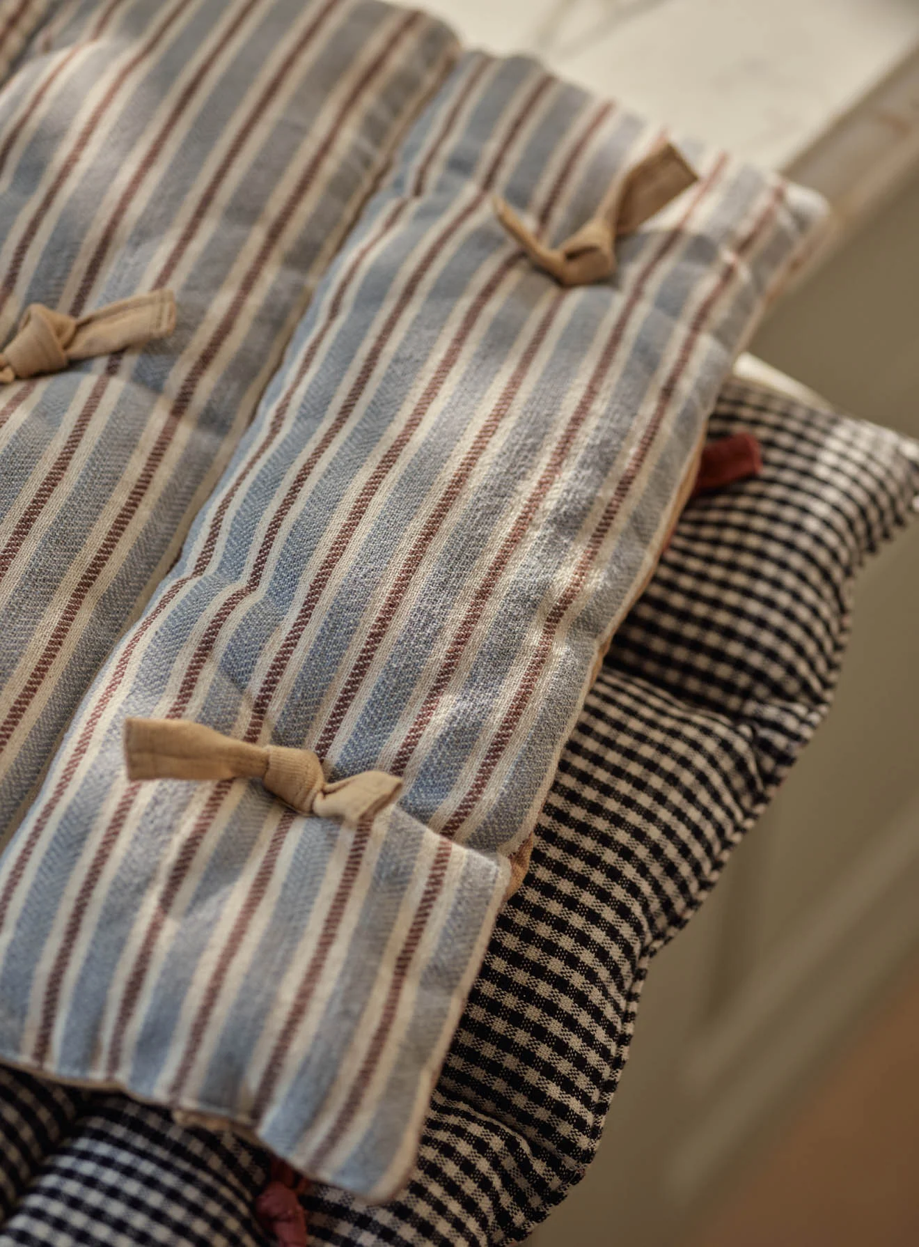 Cushions & Blankets